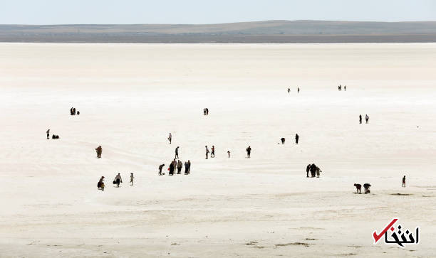 عکس/ گردشگران در دریاچه نمک ترکیه