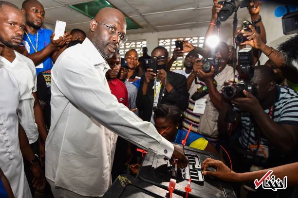 عکس/ رأی دادن ژرژ وه‌آ در انتخابات ریاست جمهوری لیبریا
