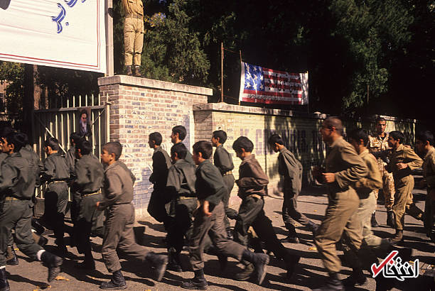 تصاویر : آموزش نظامی در سفارت تسخیر شده آمریکا در تهران