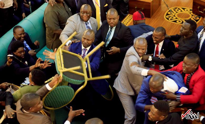 تصاویر : نمایندگان پارلمان اوگاندا به جان هم افتادند