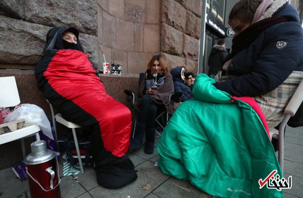 تصاویر : مشتاقان خرید آیفون ایکس در سرمای مسکو یخ زدند تصاویر : مشتاقان خرید آیفون ایکس در سرمای مسکو یخ زدند