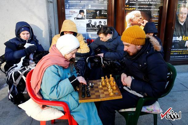 تصاویر : مشتاقان خرید آیفون ایکس در سرمای مسکو یخ زدند تصاویر : مشتاقان خرید آیفون ایکس در سرمای مسکو یخ زدند