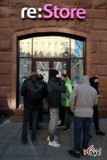 تصاویر : مشتاقان خرید آیفون ایکس در سرمای مسکو یخ زدند تصاویر : مشتاقان خرید آیفون ایکس در سرمای مسکو یخ زدند
