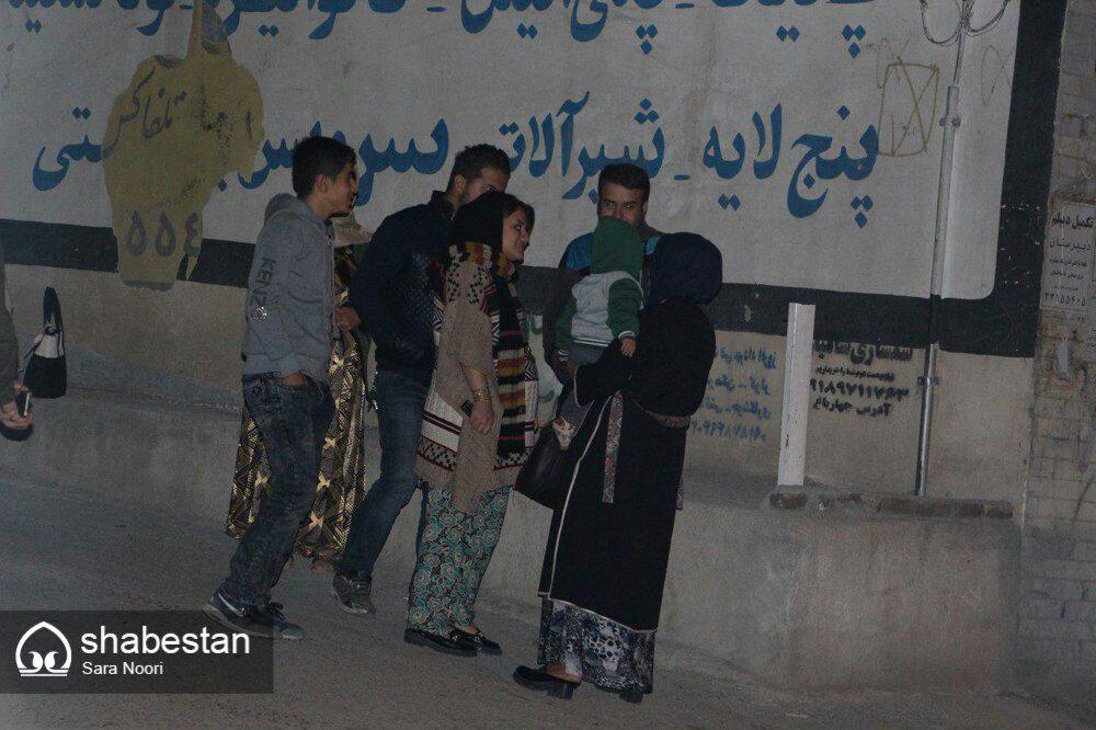 فوری/ وقوع زلزله 7.3 ریشتری در کرمانشاه /  زلزله‌ 7.2 ریشتری در سلیمانیه عراق / کانون زمین لرزه عراق است / زمین لرزه اصلی تمام شده است/ پس لرزه ها ادامه دارد / تعدادی مجروح در «قصرشیرین» زیرآوار هستند / برق کلیه روستاهای اطراف قصرشیرین و کرمانشاه قطع شده / تاکنون 6 نفر جان باخته اند / گسل ها فعال نیستند؛ مردم به شایعات توجه نکنند +فیلم و تصاویر / جزئیات زلزله در نقاط مختلف ایران و تهران