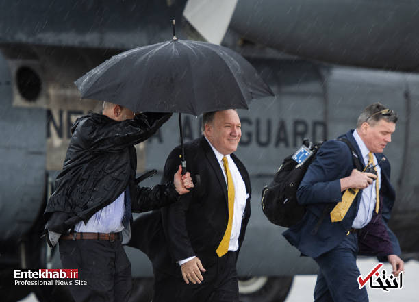 عکس/ وزیر خارجه آمریکا و همسرش زیر باران شدید اربیل