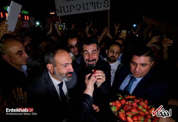 تصاویر : رهبر مخالفان ارمنستان روی سن کنسرت
