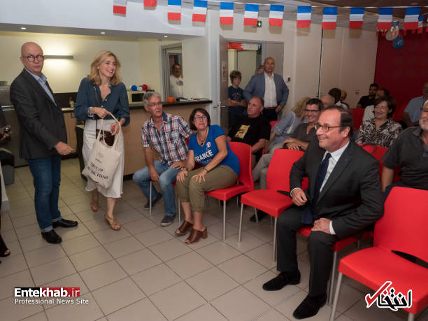 عکس/ اولاند با معشوقه خود درحال تماشای مسابقه فرانسه و اروگوئه