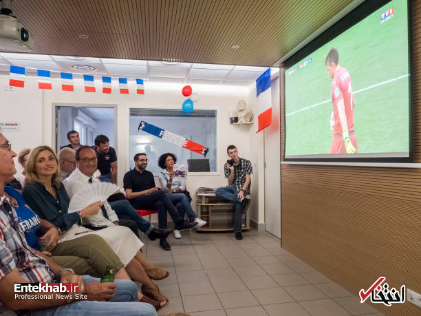 عکس/ اولاند با معشوقه خود درحال تماشای مسابقه فرانسه و اروگوئه