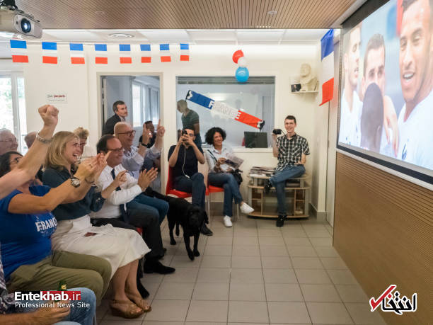 عکس/ اولاند با معشوقه خود درحال تماشای مسابقه فرانسه و اروگوئه