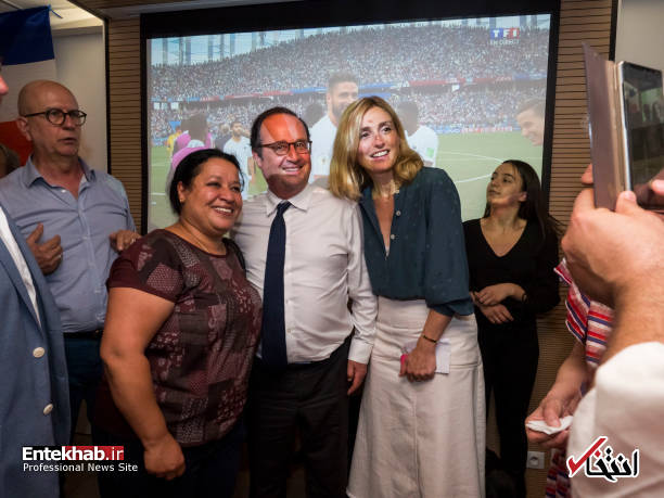 عکس/ اولاند با معشوقه خود درحال تماشای مسابقه فرانسه و اروگوئه