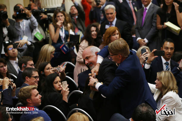 عکس/ برخورد با یک معترض در نشست خبری ترامپ و پوتین