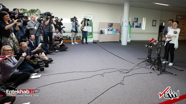 عکس/ مرخص شدن نخست وزیر نیوزیلند پس از زایمان