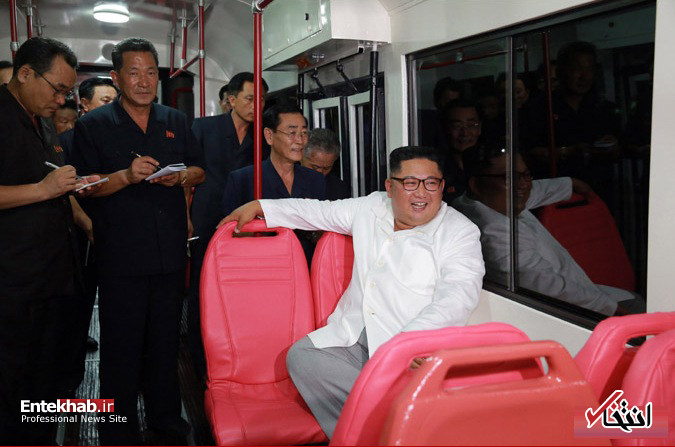 تصاویر : بازدید رهبر کره شمالی از  کارخانه تولید اتوبوس‌های برقی و تراموا