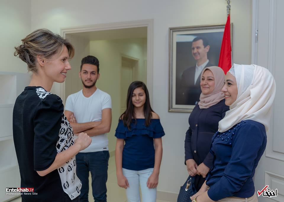 عکس/ دیدار اسماء اسد با خانواده‌های شهدا