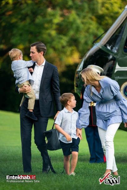 عکس/ بازگشت ترامپ و دخترش از تعطیلات