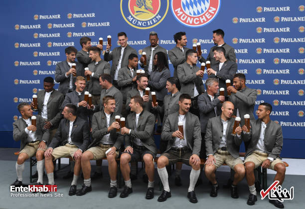 عکس/ فرانک ریبری لیوان آبجو دست نگرفت