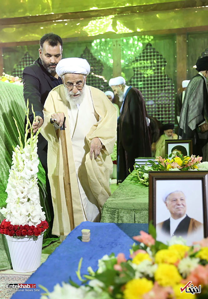 عکس/ حضور آیت الله جنتی بر سر آرامگاه آیت الله هاشمی رفسنجانی