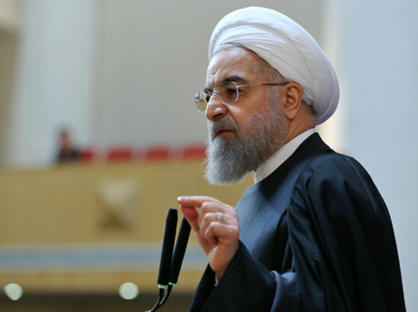روحانی: جناحی فکر نکند اگر علیه دولت حرفی بزند محبوب می‌شود / نمی‌شود اگر چند ماه سختی در راه ما قرار گرفت، عقب‌نشینی کنیم / آمریکایی‌ها هر دوهفته یک بار پیام مذاکره می‌فرستند