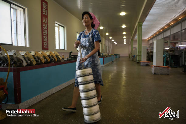 عکس/ زنان شاغل در کارخانه نساجی در کره شمالی
