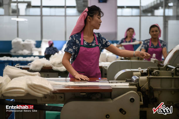 عکس/ زنان شاغل در کارخانه نساجی در کره شمالی