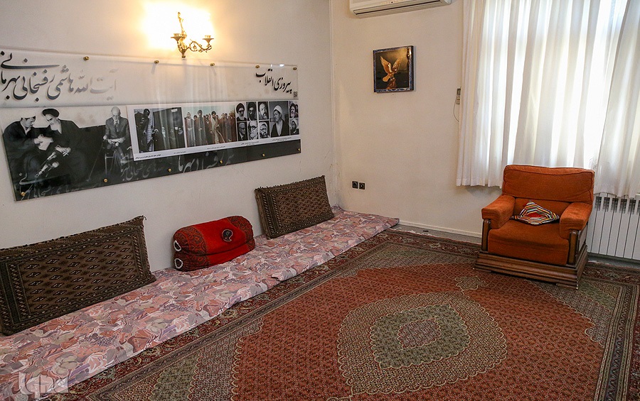 خانه انقلاب