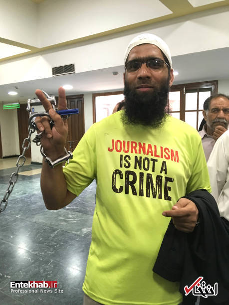 عکس/ بازداشت یک روزنامه‌نگار در کشمیر