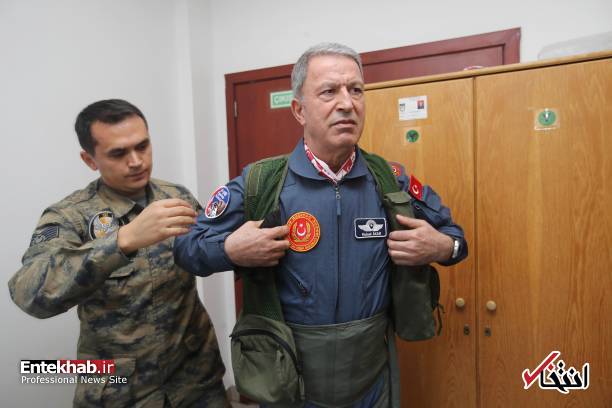 عکس/ پرواز وزیر دفاع ترکیه با جنگنده F16