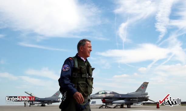 عکس/ پرواز وزیر دفاع ترکیه با جنگنده F16