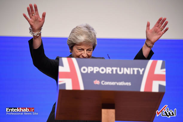 عکس/ حرکات ناموزون نخست وزیر انگلیس در جمع اعضای حزب محافظه کار