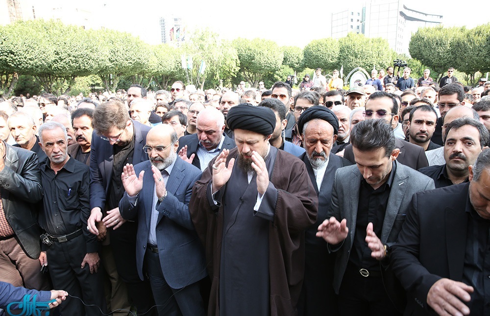 سیدحسن خمینی بر پیکر مرحوم بهرام شفیع نماز خواند +تصاویر