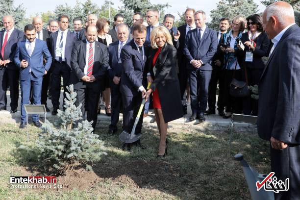 عکس/ درختکاری مکرون و همسرش در یادمان نسل‌کشی ارمنی‌ها