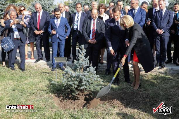 عکس/ درختکاری مکرون و همسرش در یادمان نسل‌کشی ارمنی‌ها