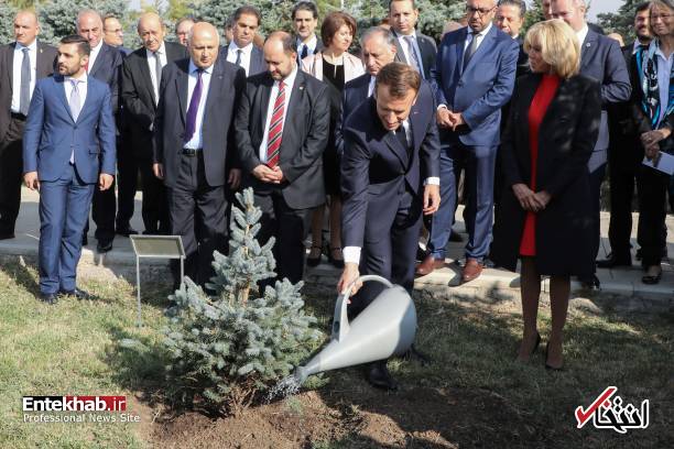 عکس/ درختکاری مکرون و همسرش در یادمان نسل‌کشی ارمنی‌ها