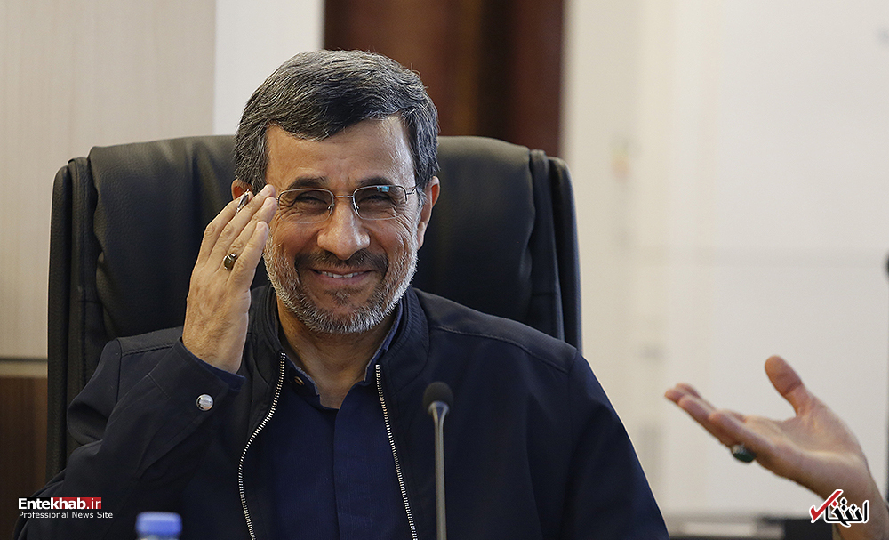 عکس/ حرکات احمدی نژاد در جلسه امروز مجمع تشخیص
