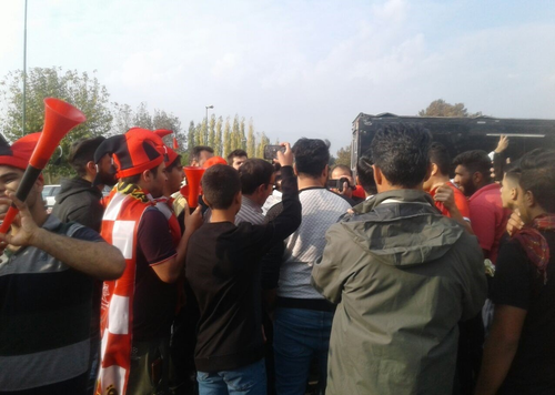 حضور هواداران پرسپولیس مقابل ورزشگاه آزادی (+عکس)