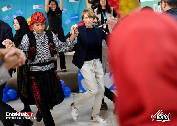 تصاویر : لحظات شاد همسر رئیس جمهور آلمان در میان آوارگان فلسطینی