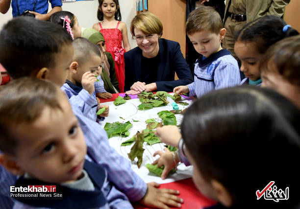 تصاویر : لحظات شاد همسر رئیس جمهور آلمان در میان آوارگان فلسطینی
