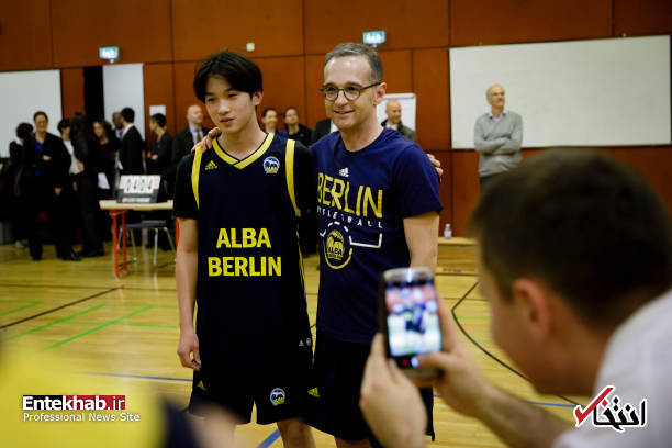 عکس/ وزیر خارجه آلمان بسکتبال بازی کرد