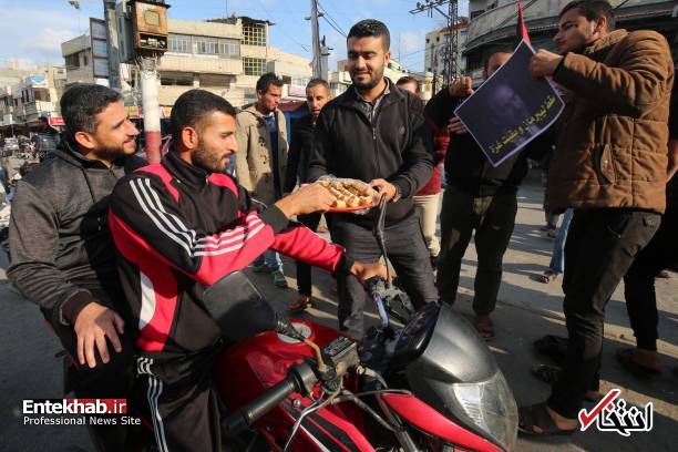 عکس/ شادمانی مردم فلسطین از استعفای وزیر جنگ اسرائیل