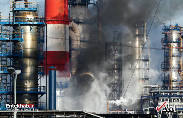 عکس/ آتش سوزی در پالایشگاه نفت گازپروم روسیه