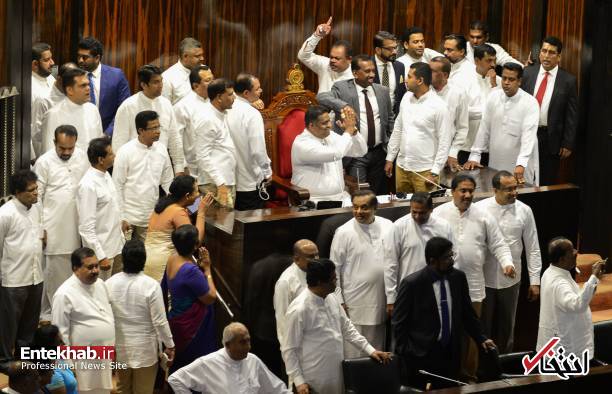 عکس/ درگیری نمایندگان در پارلمان سریلانکا