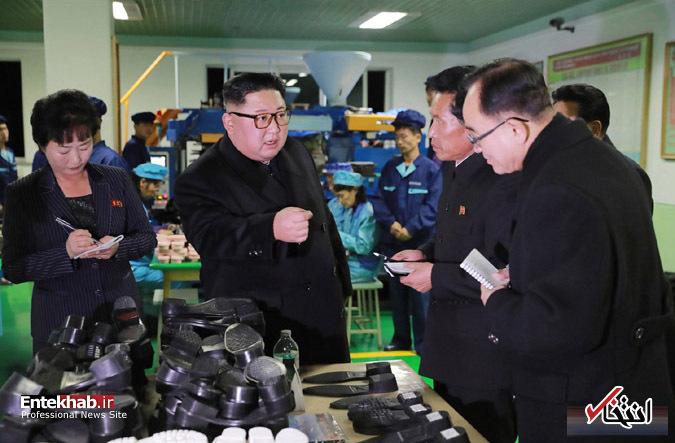 عکس/ بازدید رهبر کره شمالی از کارخانه تولید کفش