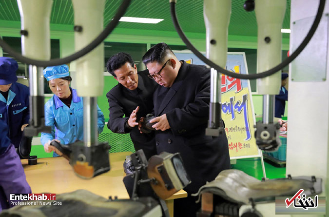 عکس/ بازدید رهبر کره شمالی از کارخانه تولید کفش