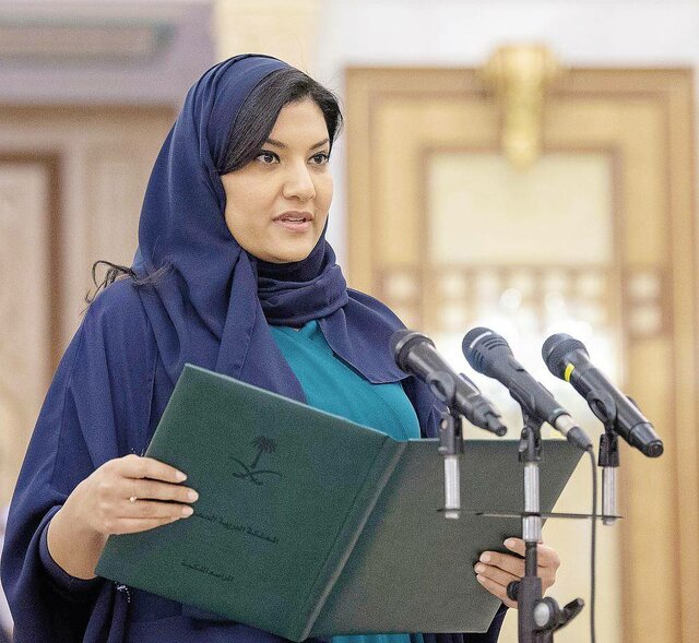 نخستین سفیر زن عربستان مقابل ملک سلمان سوگند یاد کرد