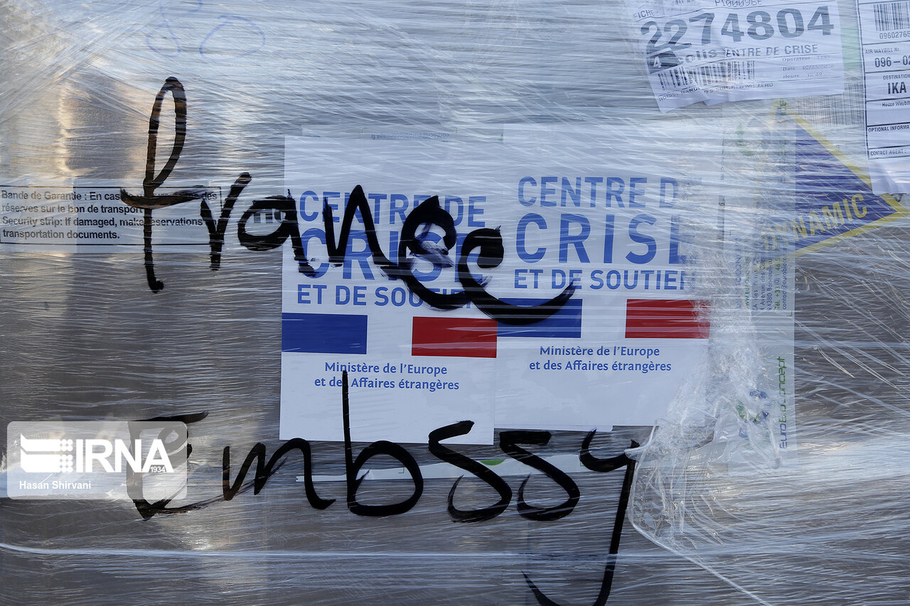 تصاویر: نخستین محموله کمک‌های بشردوستانه فرانسه