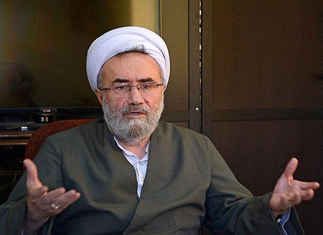 تغییر یا پشیمانی از گذشته قابل سرزنش نیست، اما برخی، واقعیت&zwnj;ها را هم دگرگون می&zwnj;بینند تا بی خبران را فریب دهند / برخی به جای نقد، می&zwnj;خواهند از امام انتقام بگیرند / قانون اساسی فعلی هم امتیازات دموکراسی را دارد، هم برگرفته از اسلام است؛ اما همین قانون هم نواقصی دارد که باید برطرف شود / حتی اگر امام هیچ کاری غیر از تبدیل رژیم شاهنشاهی به &laquo;جمهوریت&raquo; نکرده باشد، کافی است که تا ابد به او افتخار کنیم