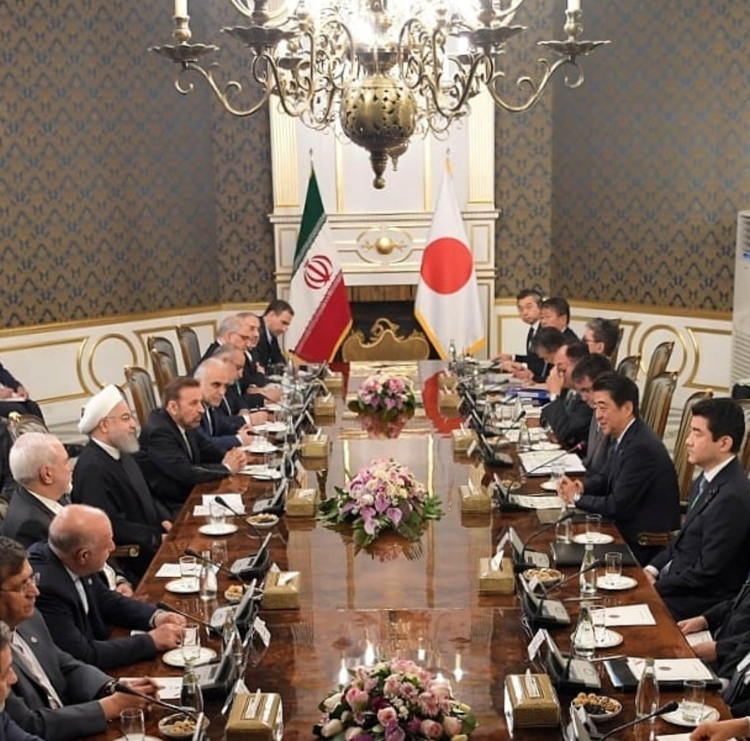 روحانی: کلید در دست واشنگتن است؛ با رفع تحریمهای غیرقانونی شرایط متفاوت خواهد شد / نخست وزیر ژاپن: برای ادامه واردات نفت با آمریکا مذاکرات جدی داشتهایم روحانی: کلید در دست واشنگتن است؛ با رفع تحریمهای غیرقانونی شرایط متفاوت خواهد شد / نخست وزیر ژاپن: برای ادامه واردات نفت با آمریکا مذاکرات جدی داشتهایم