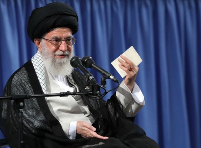 لایو خبر - ۱۲ تیر ۹۸ رهبر معظم انقلاب: می گویند حج را سیاسی نکنید؛ حج یک کار سیاسی است که عیناً تکلیف دین است / اینکه بگویند حق ندارید به آمریکا بگویید بالای چشمت ابروست، یک حرکت سیاسی شیطانی است