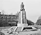 مسجدجامعی: مجسمه «ملک المتکلمین» که در میدان حسن آباد بود، گم شده