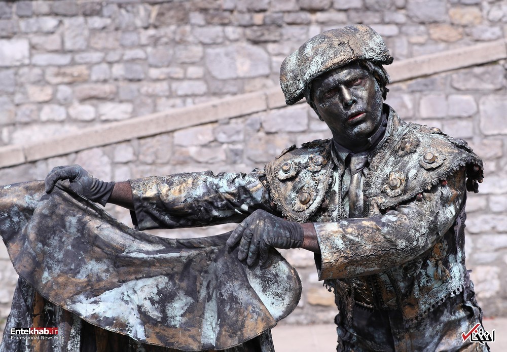 تصاویر : مجسمه‌های زنده در خیابان‌های بلژیک